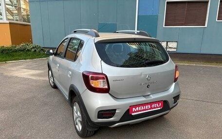 Renault Sandero II рестайлинг, 2015 год, 900 000 рублей, 3 фотография