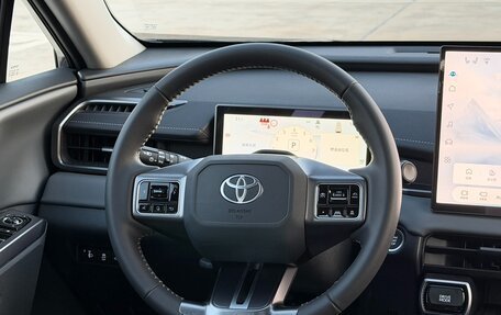 Toyota RAV4, 2026 год, 4 020 000 рублей, 32 фотография