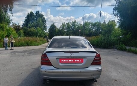 Mercedes-Benz E-Класс, 2002 год, 560 000 рублей, 4 фотография