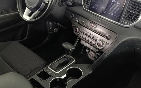 KIA Sportage IV рестайлинг, 2021 год, 2 880 000 рублей, 12 фотография