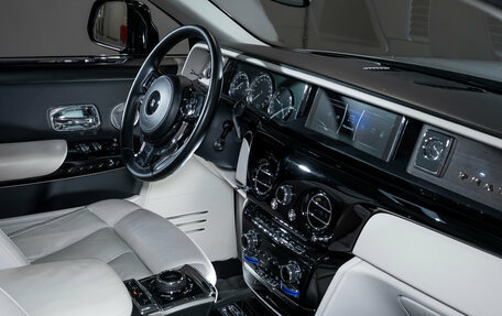 Rolls-Royce Phantom VIII, 2018 год, 37 000 000 рублей, 35 фотография