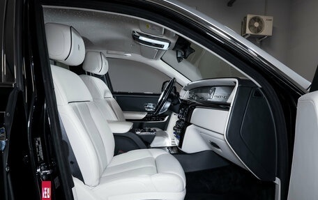 Rolls-Royce Phantom VIII, 2018 год, 37 000 000 рублей, 33 фотография