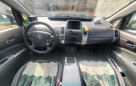 Toyota Prius, 2005 год, 740 000 рублей, 8 фотография