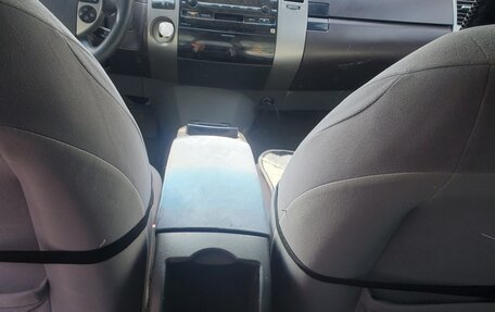 Toyota Prius, 2005 год, 740 000 рублей, 9 фотография