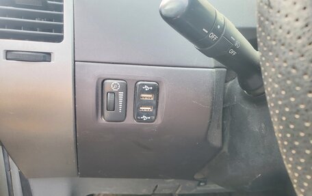 Toyota Prius, 2005 год, 740 000 рублей, 5 фотография