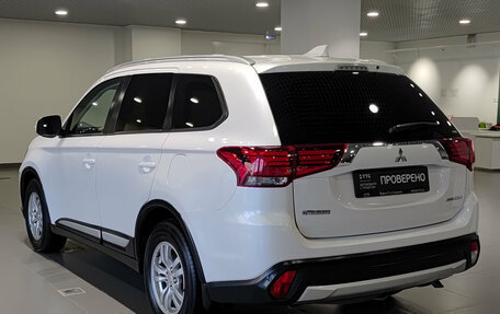 Mitsubishi Outlander III рестайлинг 3, 2017 год, 1 867 000 рублей, 8 фотография