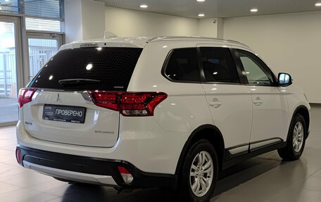 Mitsubishi Outlander III рестайлинг 3, 2017 год, 1 867 000 рублей, 6 фотография
