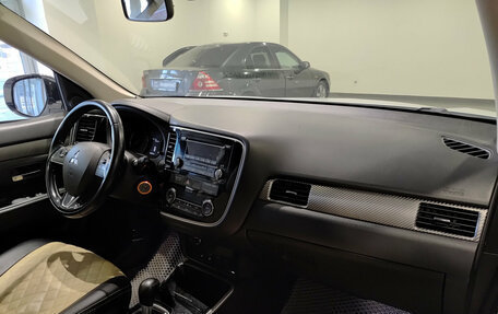 Mitsubishi Outlander III рестайлинг 3, 2017 год, 1 867 000 рублей, 13 фотография