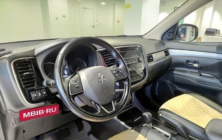 Mitsubishi Outlander III рестайлинг 3, 2017 год, 1 867 000 рублей, 20 фотография
