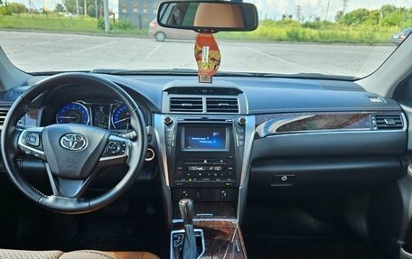 Toyota Camry, 2017 год, 2 600 000 рублей, 8 фотография