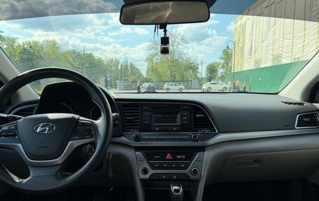 Hyundai Elantra VI рестайлинг, 2017 год, 1 400 000 рублей, 13 фотография