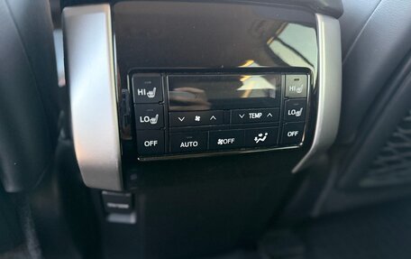 Toyota Land Cruiser Prado 150 рестайлинг 2, 2020 год, 4 900 000 рублей, 23 фотография