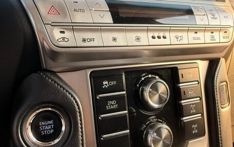 Toyota Land Cruiser Prado 150 рестайлинг 2, 2020 год, 4 900 000 рублей, 19 фотография
