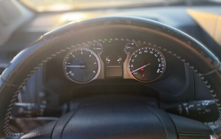 Toyota Land Cruiser Prado 150 рестайлинг 2, 2020 год, 4 900 000 рублей, 36 фотография