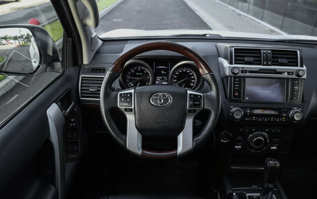 Toyota Land Cruiser Prado 150 рестайлинг 2, 2017 год, 3 799 000 рублей, 15 фотография