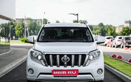 Toyota Land Cruiser Prado 150 рестайлинг 2, 2017 год, 3 799 000 рублей, 4 фотография