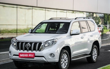 Toyota Land Cruiser Prado 150 рестайлинг 2, 2017 год, 3 799 000 рублей, 3 фотография