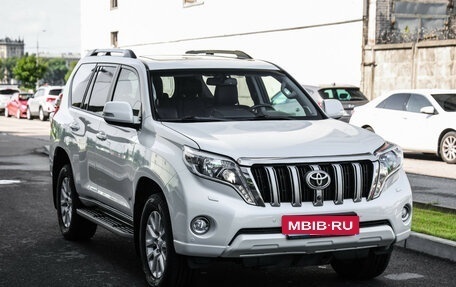 Toyota Land Cruiser Prado 150 рестайлинг 2, 2017 год, 3 799 000 рублей, 6 фотография