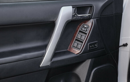 Toyota Land Cruiser Prado 150 рестайлинг 2, 2017 год, 3 799 000 рублей, 26 фотография
