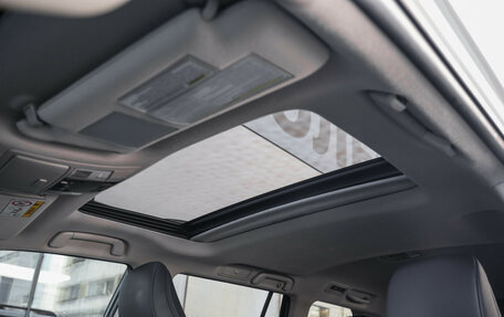Toyota Land Cruiser Prado 150 рестайлинг 2, 2017 год, 3 799 000 рублей, 28 фотография