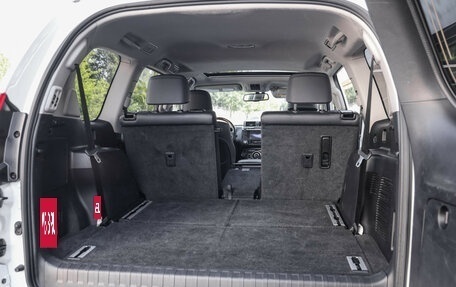 Toyota Land Cruiser Prado 150 рестайлинг 2, 2017 год, 3 799 000 рублей, 36 фотография