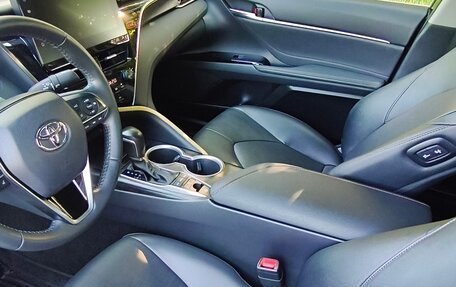 Toyota Camry, 2023 год, 3 850 000 рублей, 2 фотография