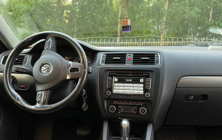Volkswagen Jetta VI, 2011 год, 870 000 рублей, 10 фотография