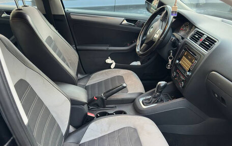 Volkswagen Jetta VI, 2011 год, 870 000 рублей, 11 фотография