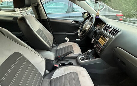 Volkswagen Jetta VI, 2011 год, 870 000 рублей, 13 фотография