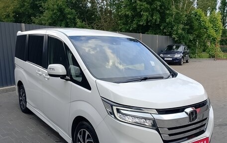 Honda Stepwgn IV, 2018 год, 2 450 000 рублей, 2 фотография