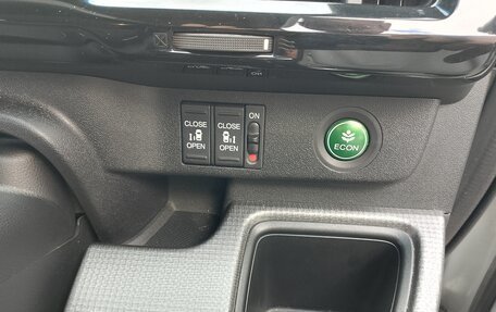 Honda Stepwgn IV, 2018 год, 2 450 000 рублей, 16 фотография