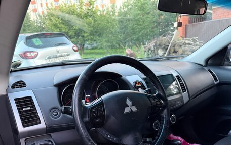 Mitsubishi Outlander III рестайлинг 3, 2010 год, 980 000 рублей, 11 фотография