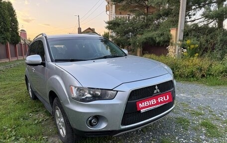 Mitsubishi Outlander III рестайлинг 3, 2010 год, 980 000 рублей, 4 фотография