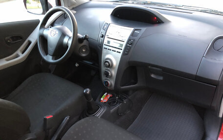 Toyota Yaris III рестайлинг, 2006 год, 470 000 рублей, 13 фотография
