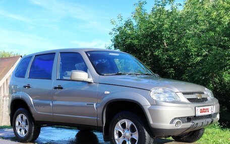 Chevrolet Niva I рестайлинг, 2013 год, 570 000 рублей, 2 фотография