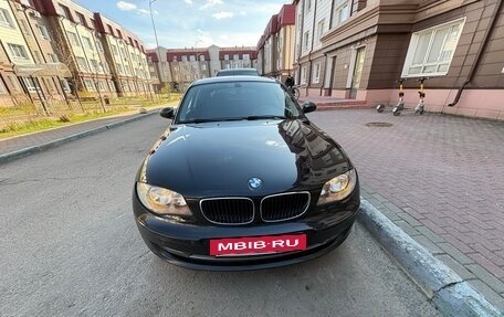 BMW 1 серия, 2008 год, 750 000 рублей, 2 фотография