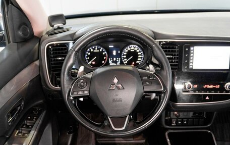 Mitsubishi Outlander III рестайлинг 3, 2021 год, 2 899 000 рублей, 11 фотография