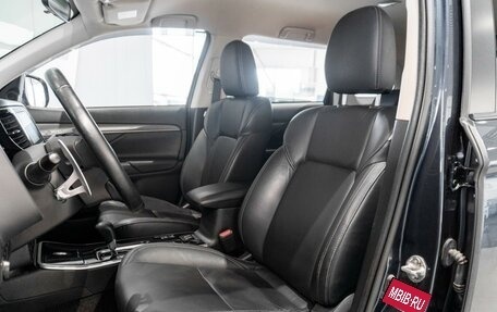 Mitsubishi Outlander III рестайлинг 3, 2021 год, 2 899 000 рублей, 13 фотография