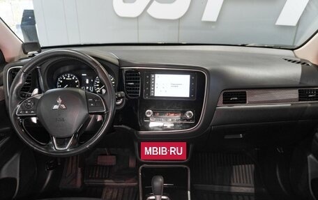 Mitsubishi Outlander III рестайлинг 3, 2021 год, 2 899 000 рублей, 10 фотография
