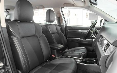 Mitsubishi Outlander III рестайлинг 3, 2021 год, 2 899 000 рублей, 14 фотография