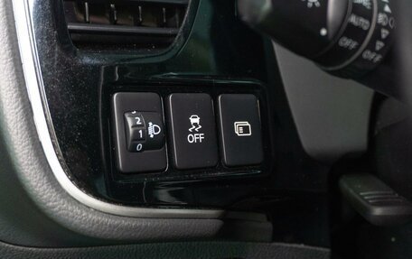 Mitsubishi Outlander III рестайлинг 3, 2021 год, 2 899 000 рублей, 21 фотография