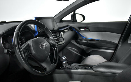 Toyota C-HR I рестайлинг, 2018 год, 1 900 000 рублей, 10 фотография