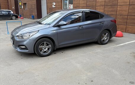 Hyundai Solaris II рестайлинг, 2019 год, 750 000 рублей, 2 фотография