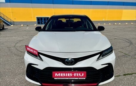Toyota Camry, 2021 год, 3 650 000 рублей, 1 фотография