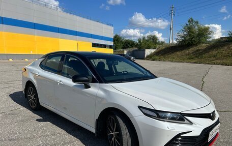 Toyota Camry, 2021 год, 3 650 000 рублей, 2 фотография