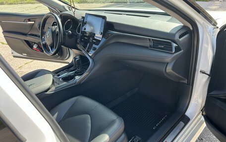 Toyota Camry, 2021 год, 3 650 000 рублей, 8 фотография