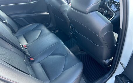 Toyota Camry, 2021 год, 3 650 000 рублей, 9 фотография