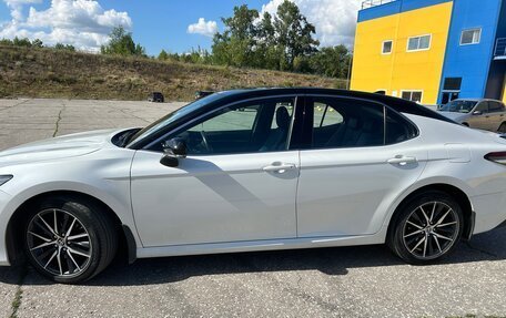 Toyota Camry, 2021 год, 3 650 000 рублей, 10 фотография