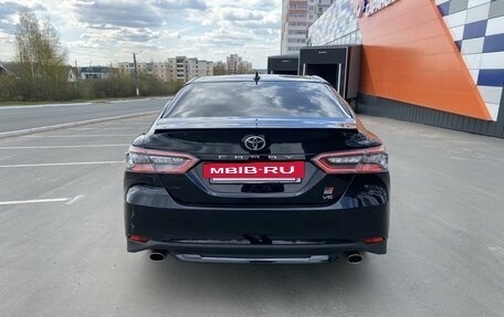 Toyota Camry, 2021 год, 3 300 000 рублей, 5 фотография
