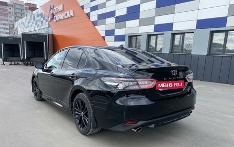 Toyota Camry, 2021 год, 3 300 000 рублей, 4 фотография